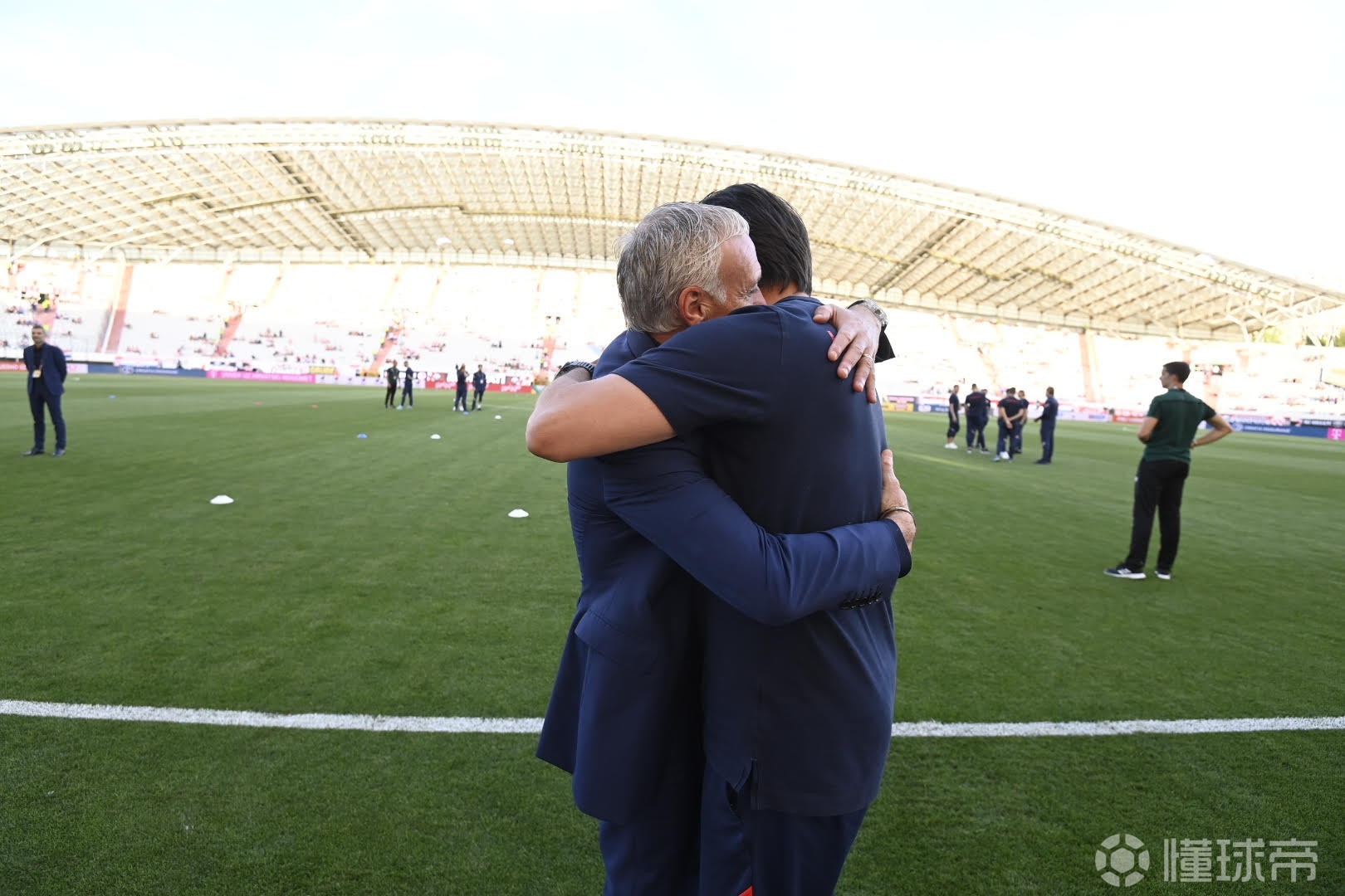 LD 乐动APP下载 -包含格列兹曼今日表现抢眼，孙兴慜整场无解，教练赛后亲自拥抱的词条